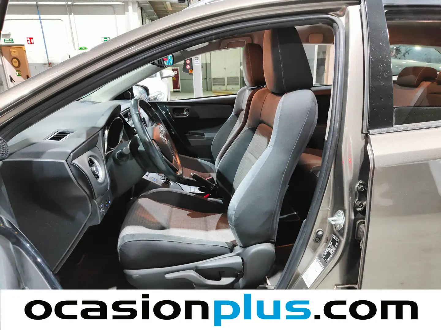 Foto Toyota Auris Toyota Auris 140H Hybrid Touring Sports Feel! Edition+LED (136 CV)