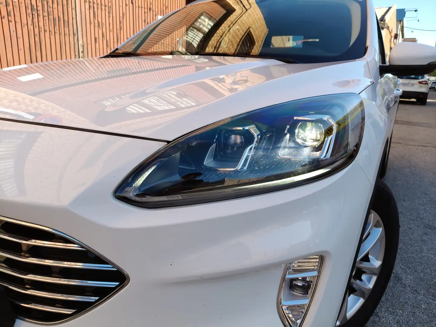 Foto Ford Kuga Ford Kuga 1.5 EcoBlue Titanium Auto (120 CV)