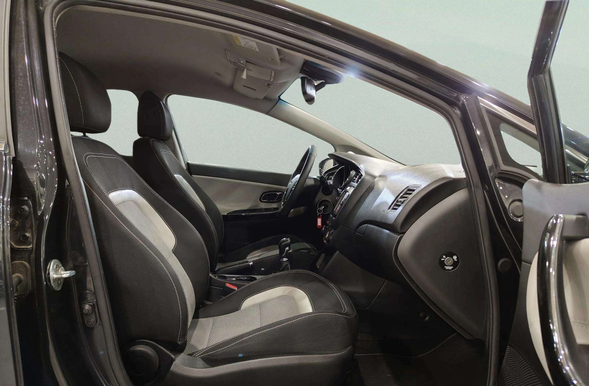 Kia Ceed 1.6 CRDi VGT x-Tech16 Eco-Dynamics - foto 15