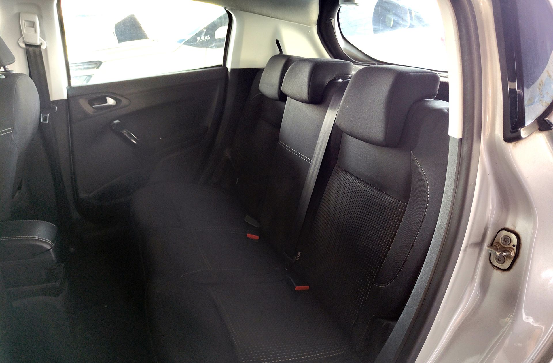 Peugeot 208 1.2 PureTech Allure EAT6 - foto 11