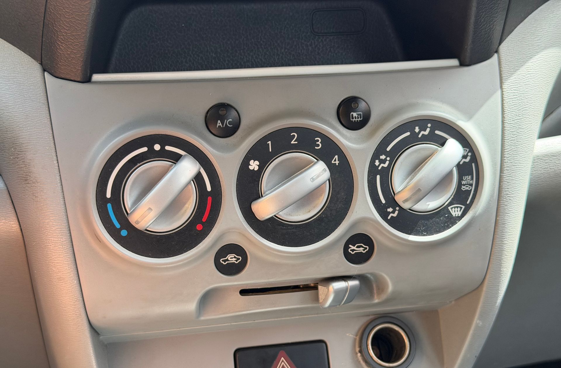 Nissan Pixo 1.0G Visia - foto 19