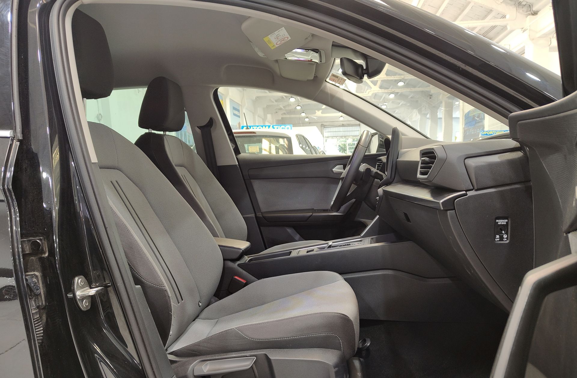 SEAT León 1.5 eTSI Style 25 Aniversario DSG - foto 19