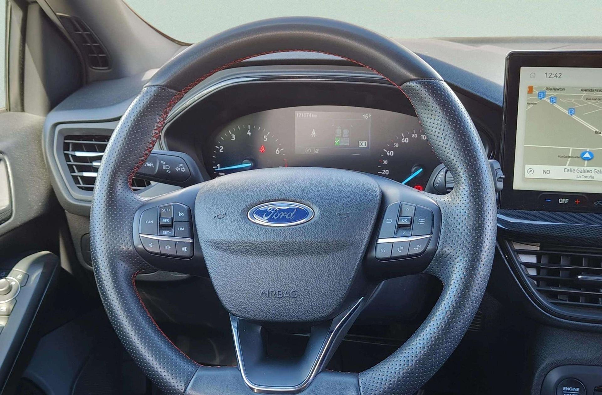 Ford Focus SportBreak 1.0 EcoBoost MHEV ST-Line - foto 31