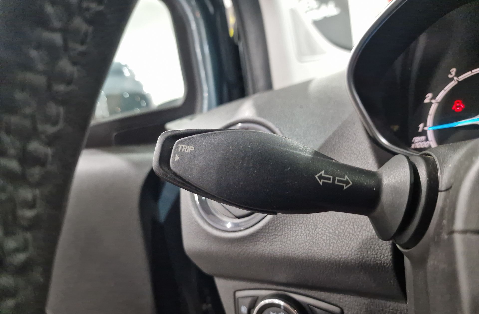 Ford Tourneo Courier 1.0 EcoBoost Titanium - foto 22