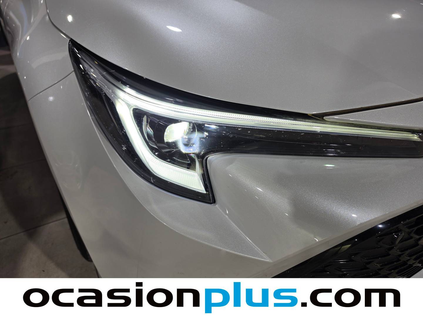 Paquetes del Toyota Corolla Toyota Corolla Touring Sports 140H Style (140 CV)