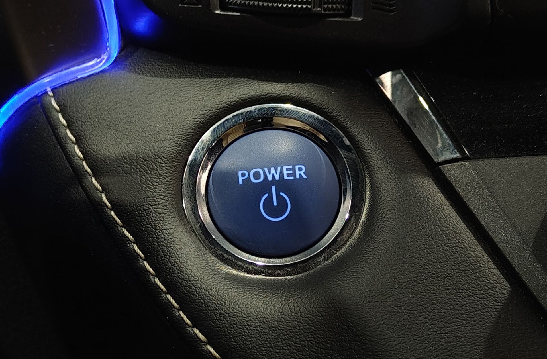 Toyota RAV4 2.5l hybrid Feel! 2WD - foto 31