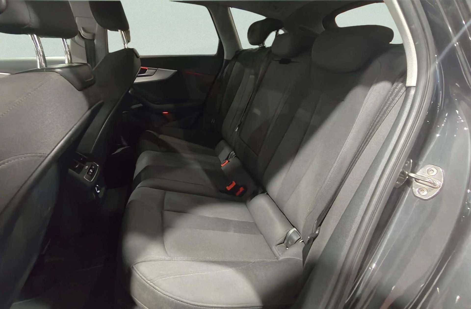 Audi A4 Avant S line 40 TFSI S tronic - foto 16