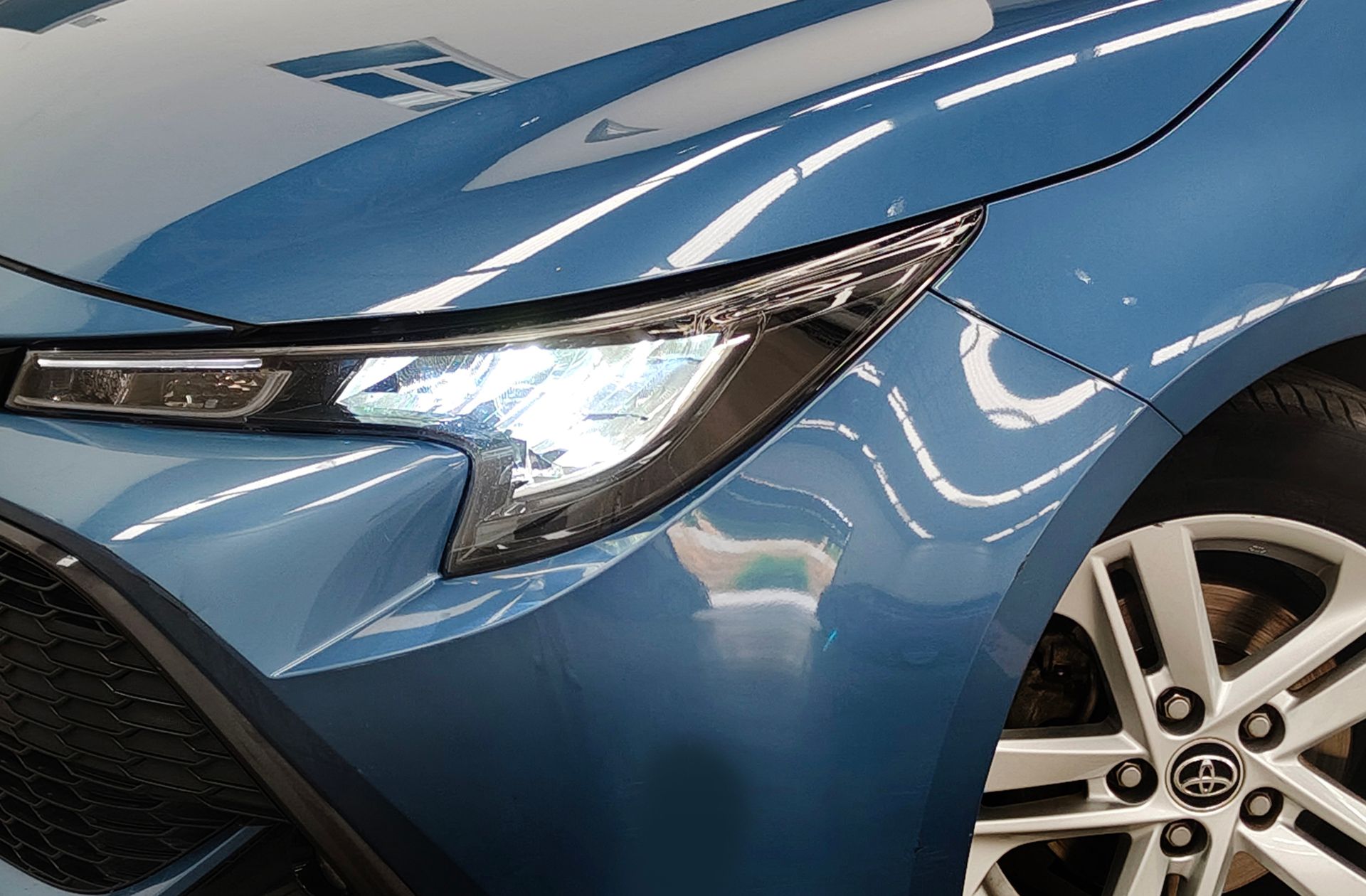 Toyota Corolla 1.8 125 Híbrido Active Tech E-CVT - foto 16