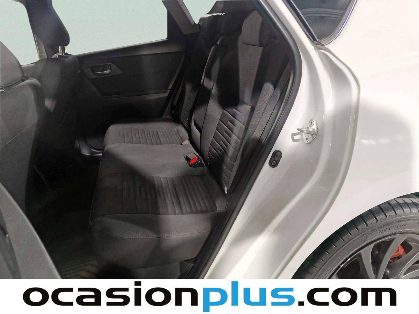 Foto asientos traseros Toyota Auris Toyota Auris 140H Hybrid Active (136 CV)