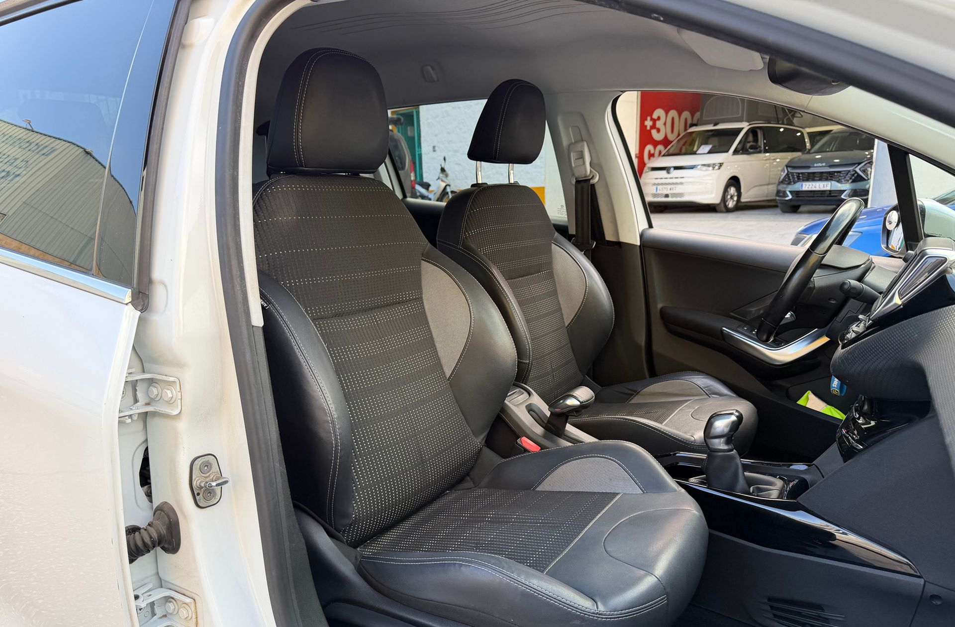Peugeot 2008 PureTech 110 Allure - foto 17