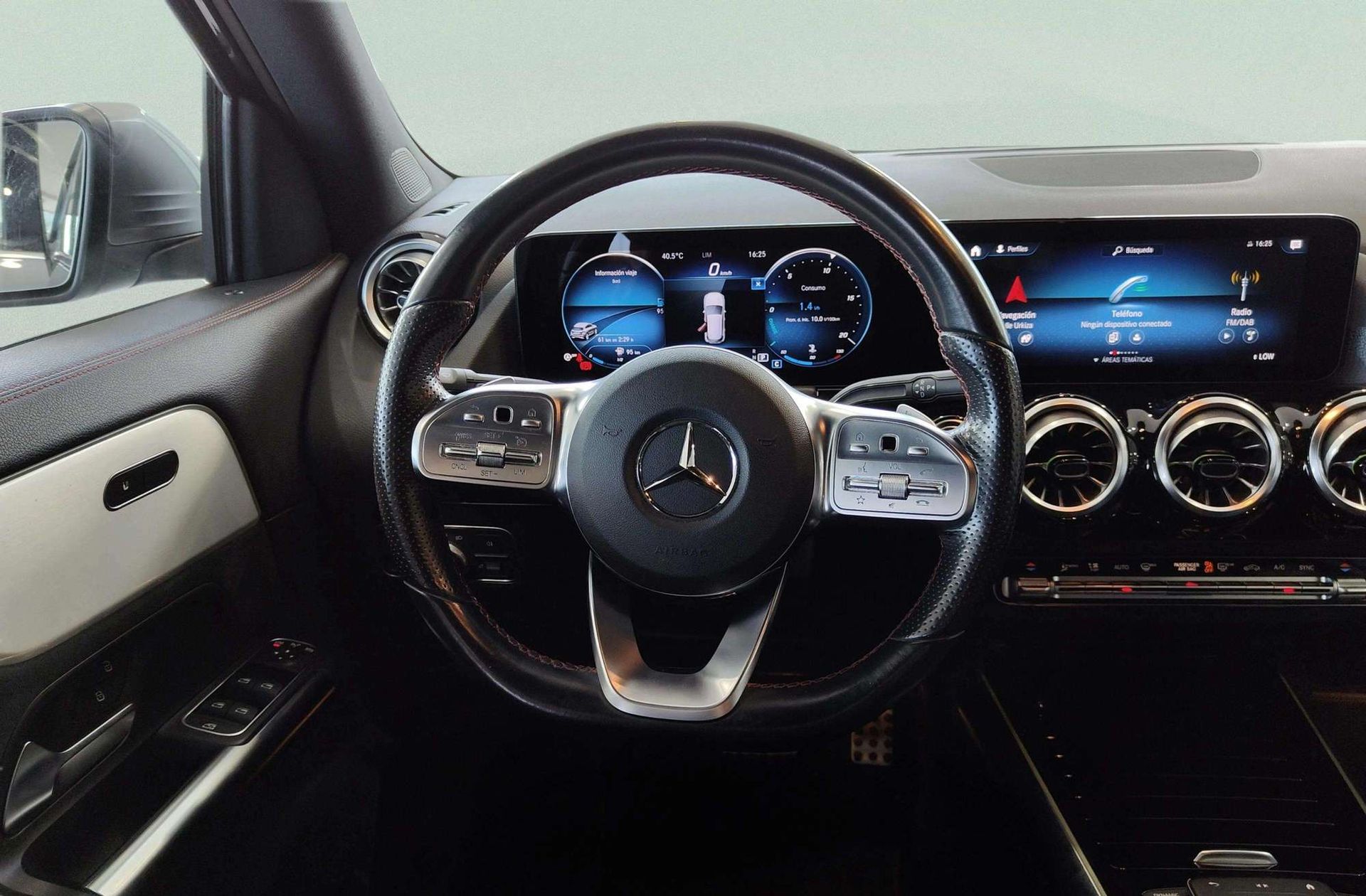 Mercedes-Benz GLA 200 Pack AMG - foto 31