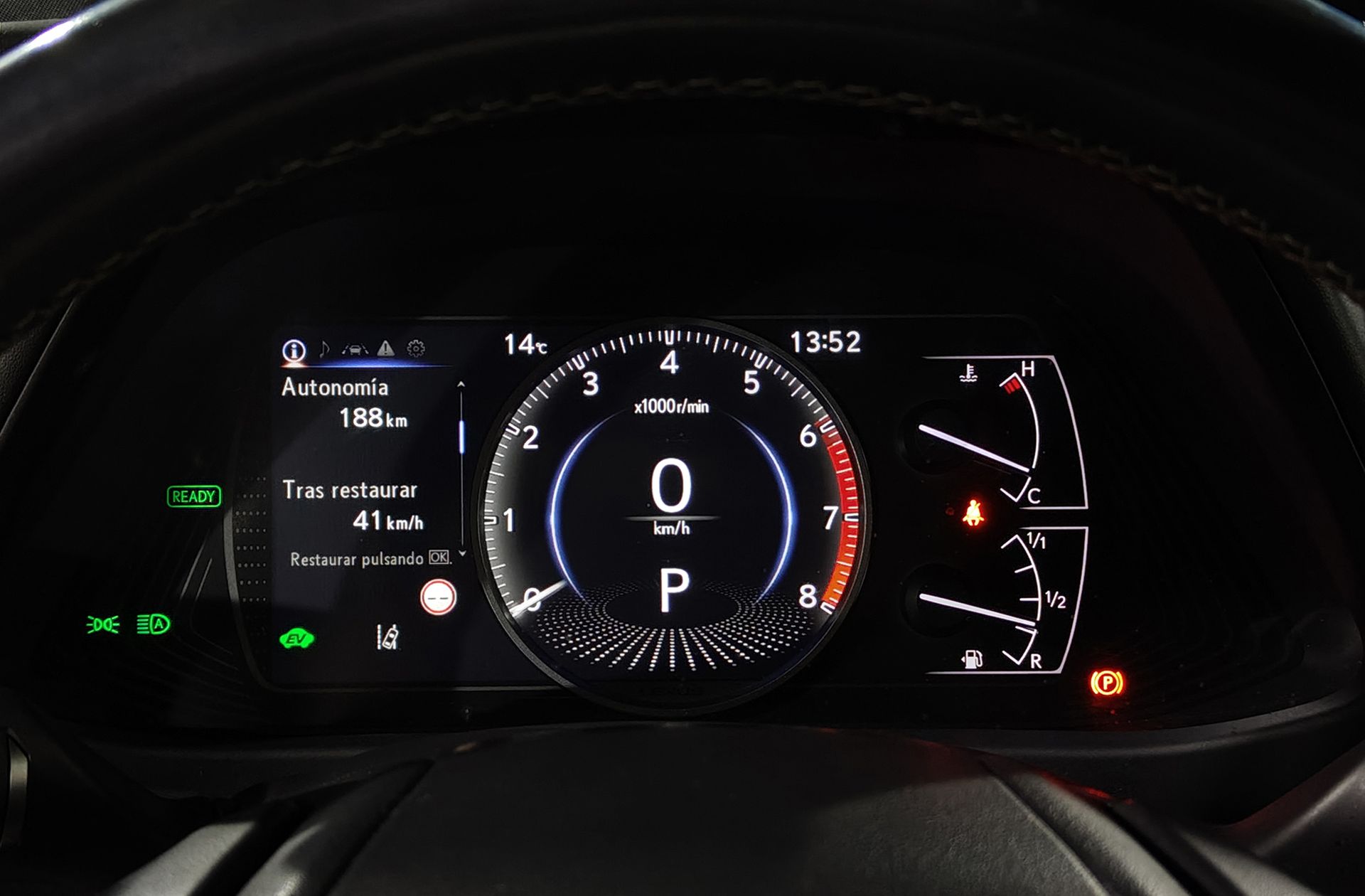 Lexus UX 250h Premium - foto 10