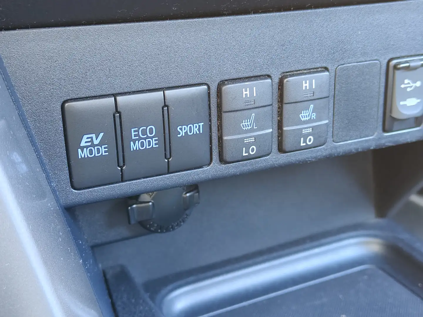 Foto Toyota Rav4 Toyota Rav4 2.5l hybrid Advance 2WD (197 CV)