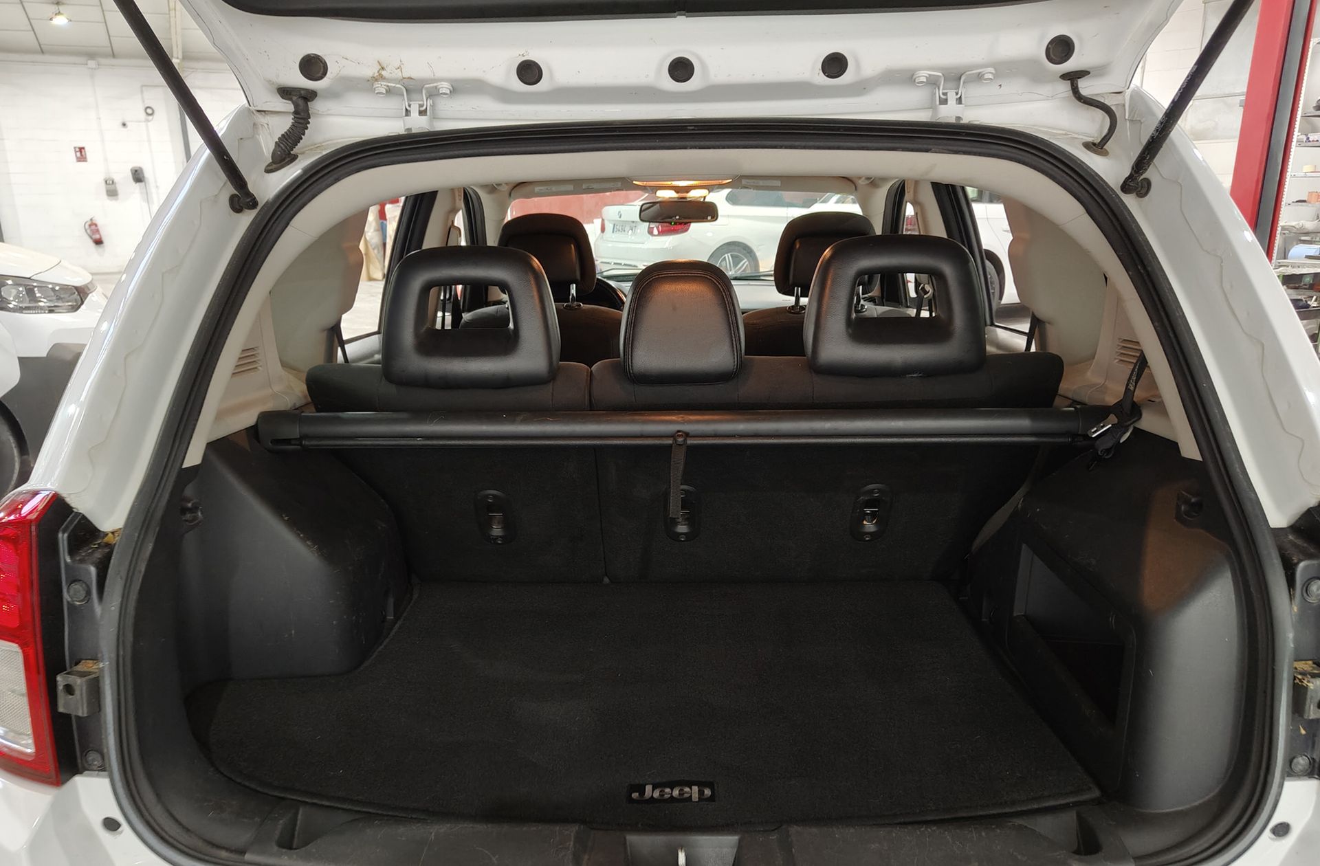 Jeep Compass 2.2 CRD Sport 4x4 - foto 13