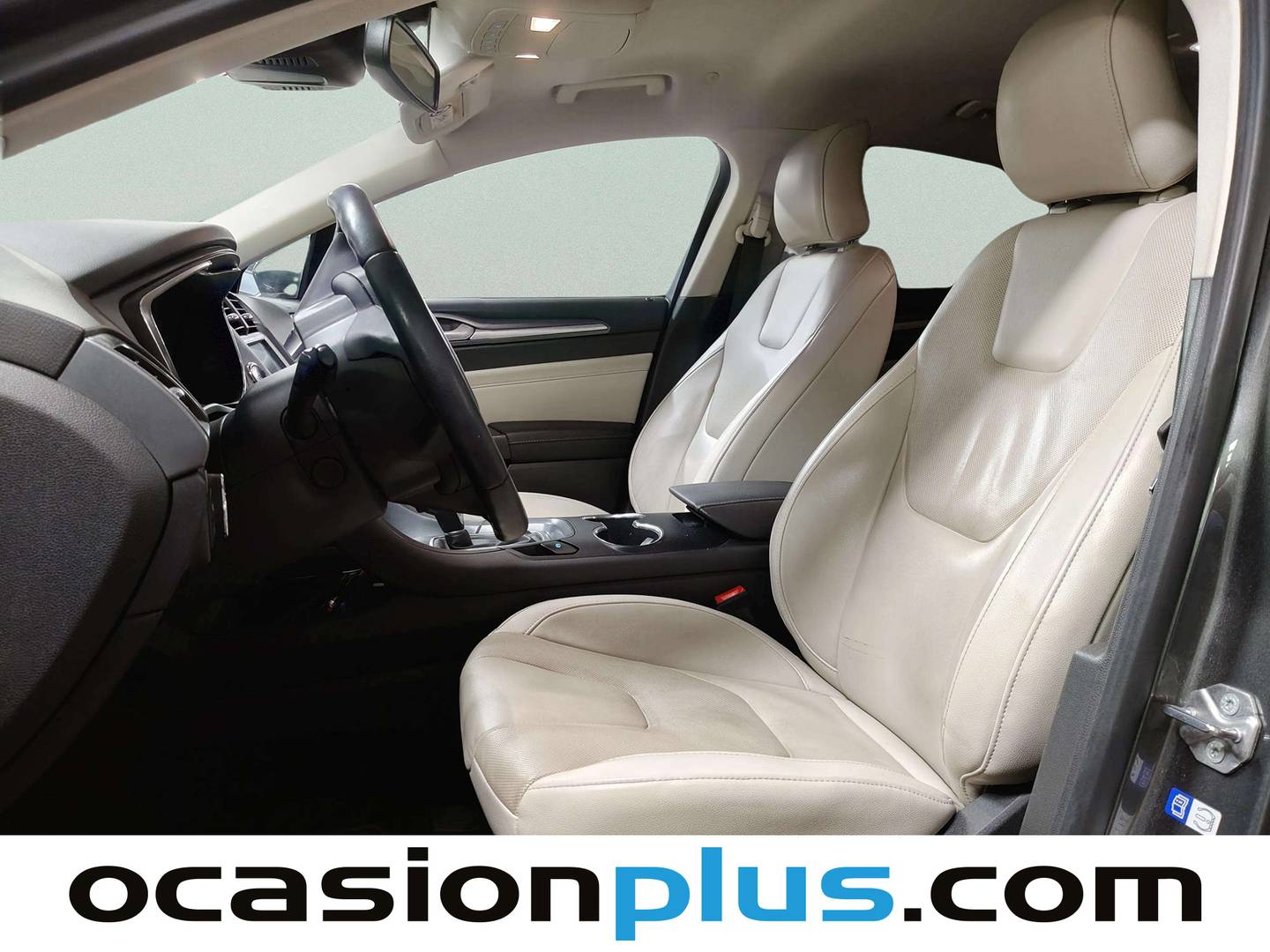 Foto asientos delanteros Ford Mondeo Ford Mondeo 2.0 Híbrido HEV Sedan Titanium (187 CV)