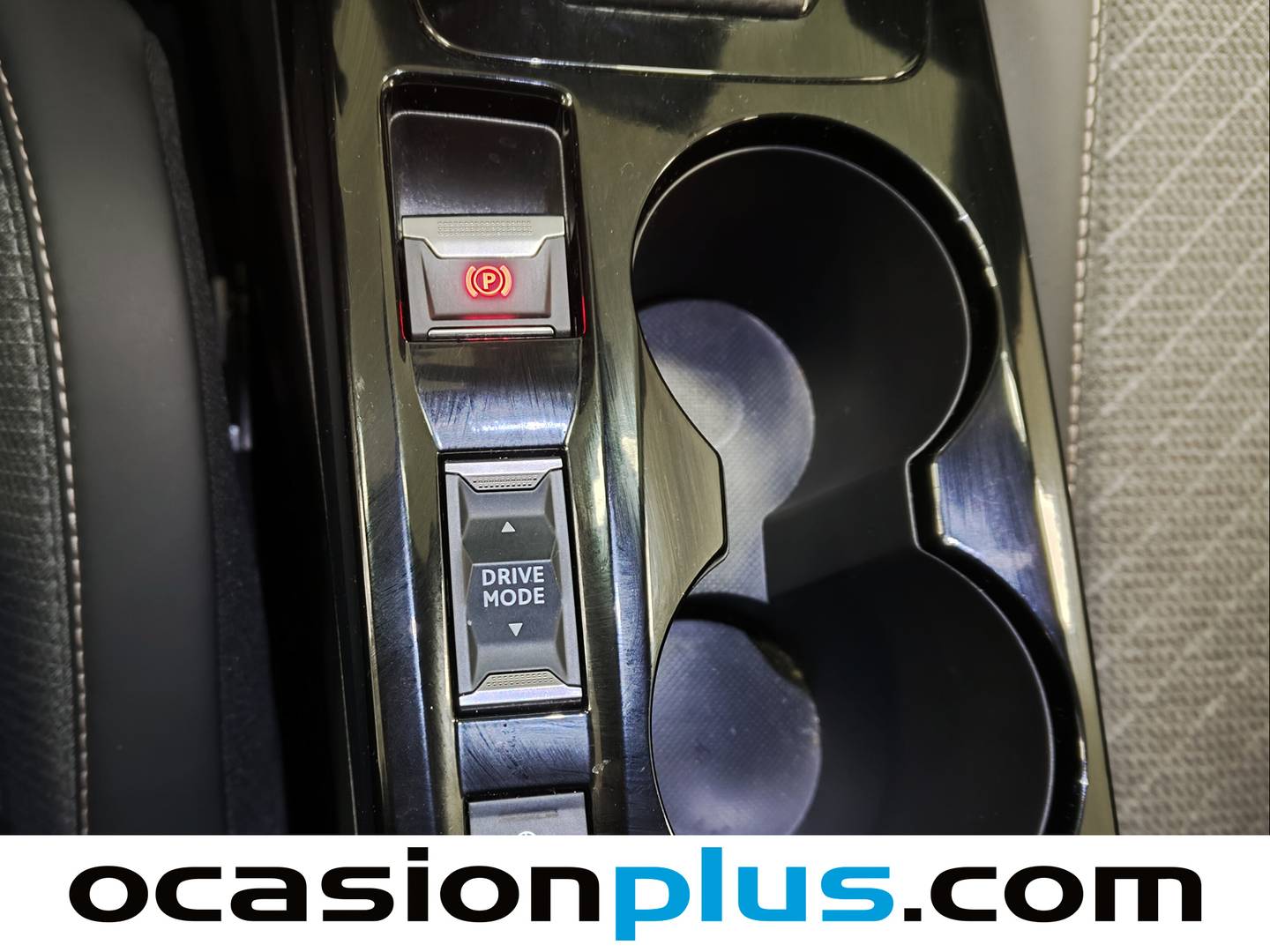 Foto Peugeot 2008 Peugeot 2008 Allure Hybrid eDCS6 (145 CV)