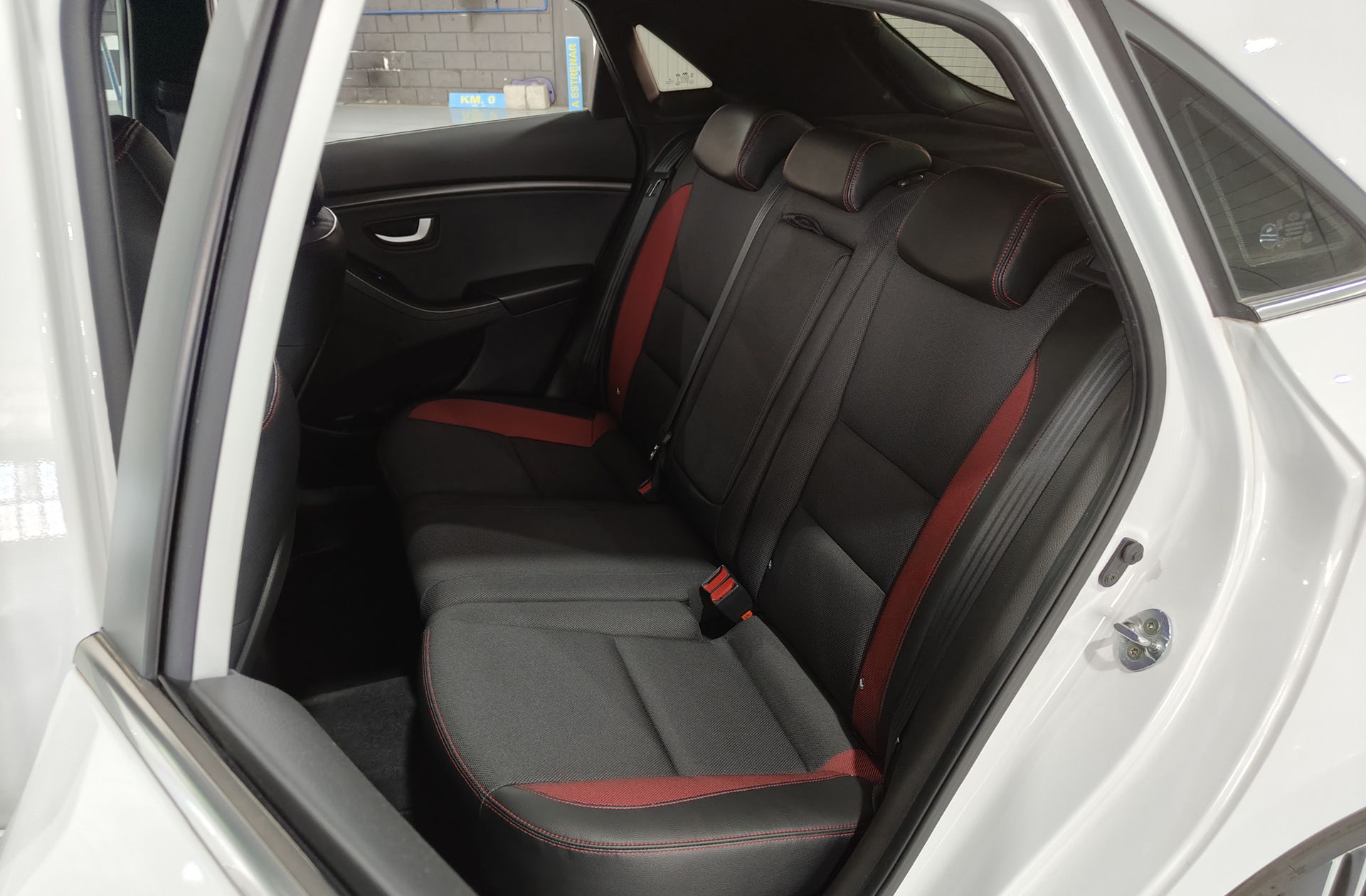 Hyundai i30 1.6 T-GDi Turbo Sky Nav - foto 12