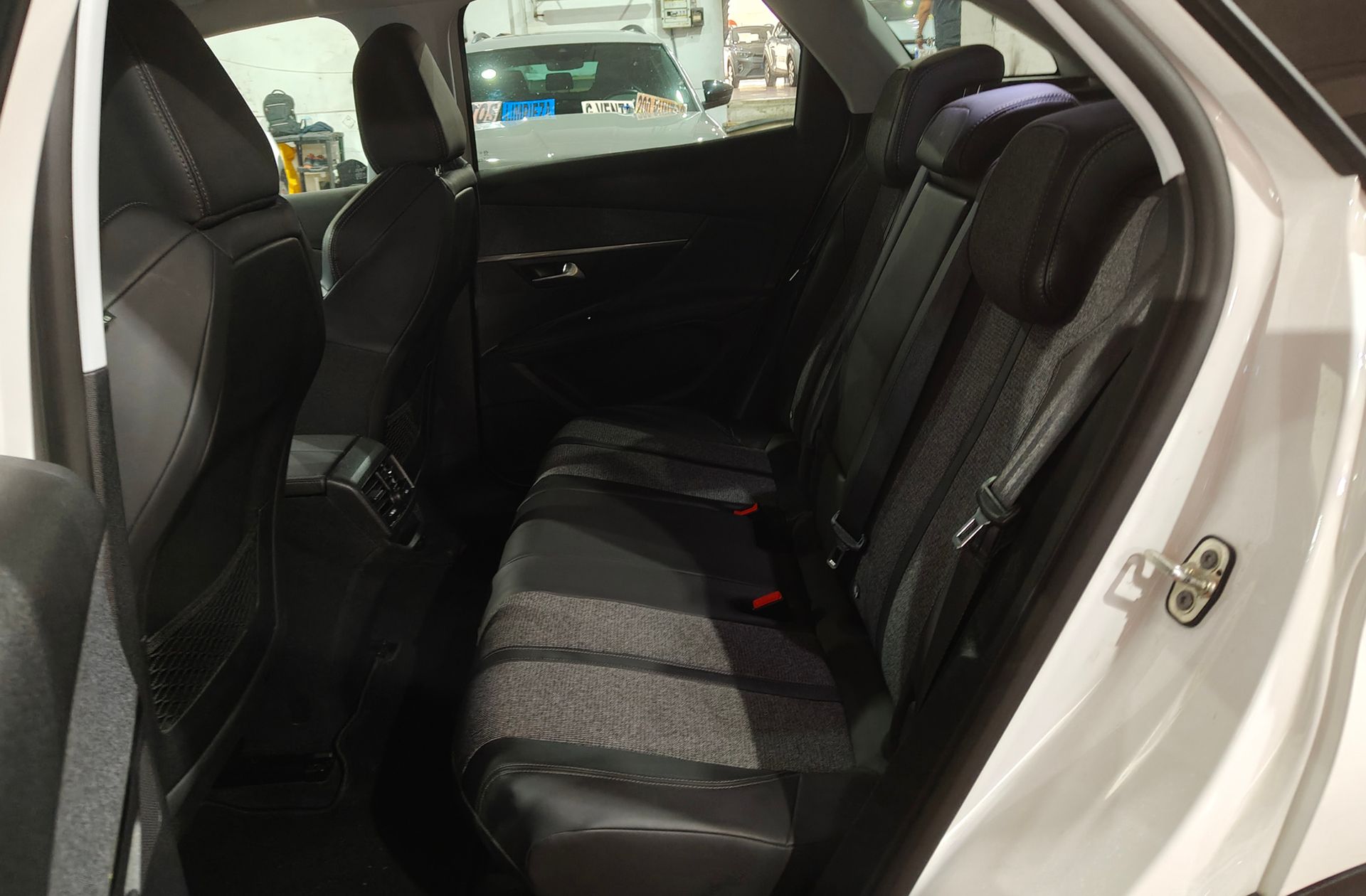 Peugeot 3008 BlueHDi 120 Allure EAT6 - foto 14