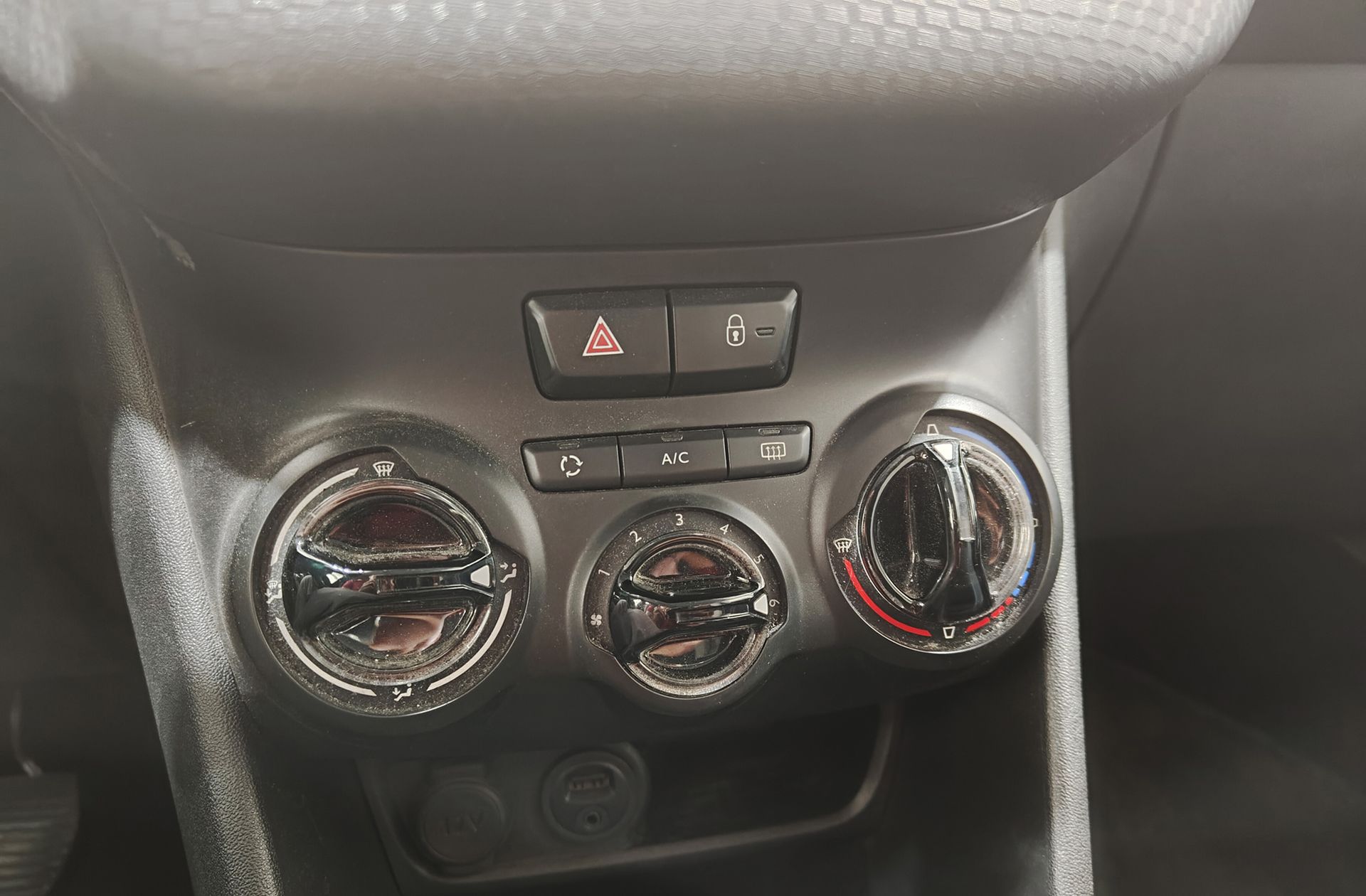 Peugeot 2008 BlueHDi 100 Style - foto 28