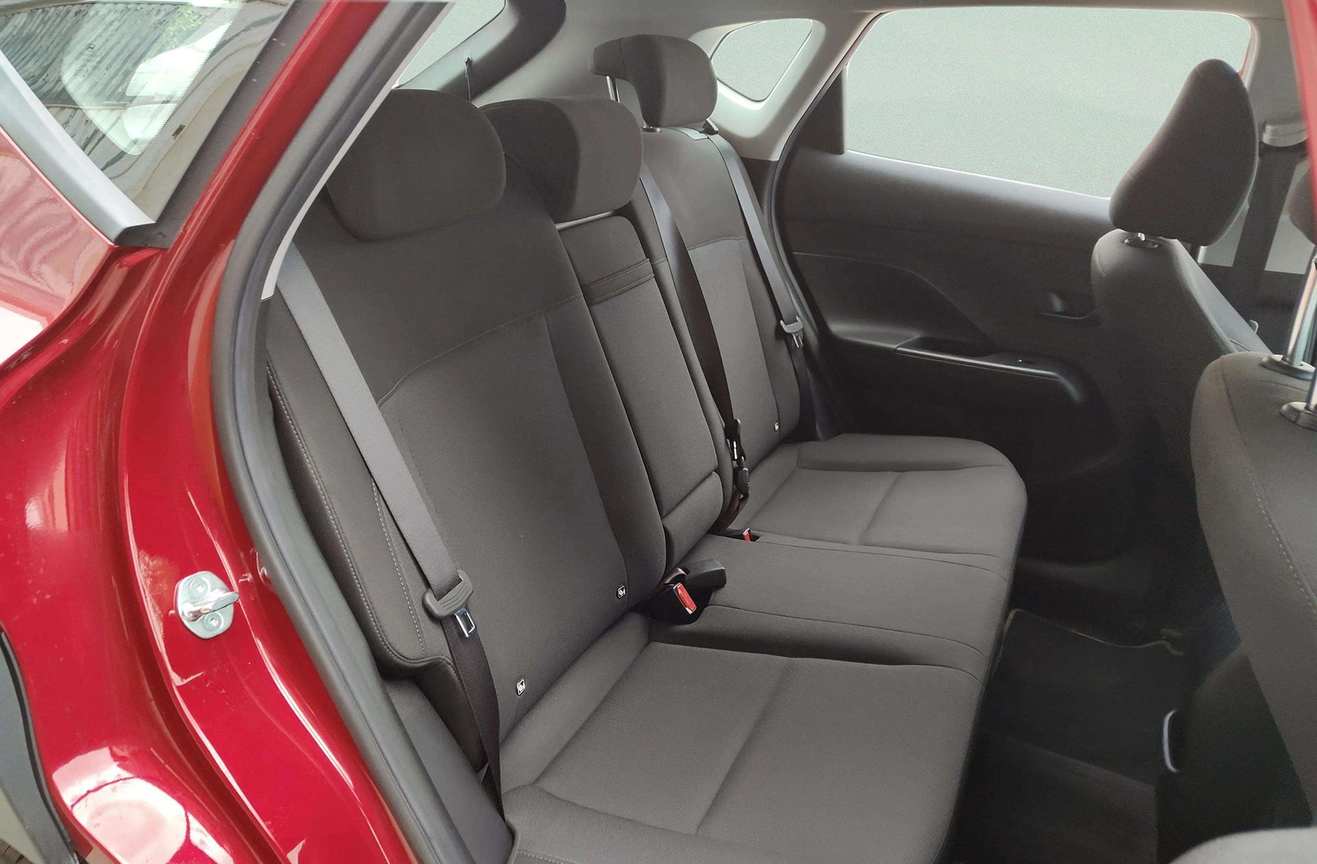 Hyundai Kona 1.6 GDI HEV Tecno 2C DCT - foto 17
