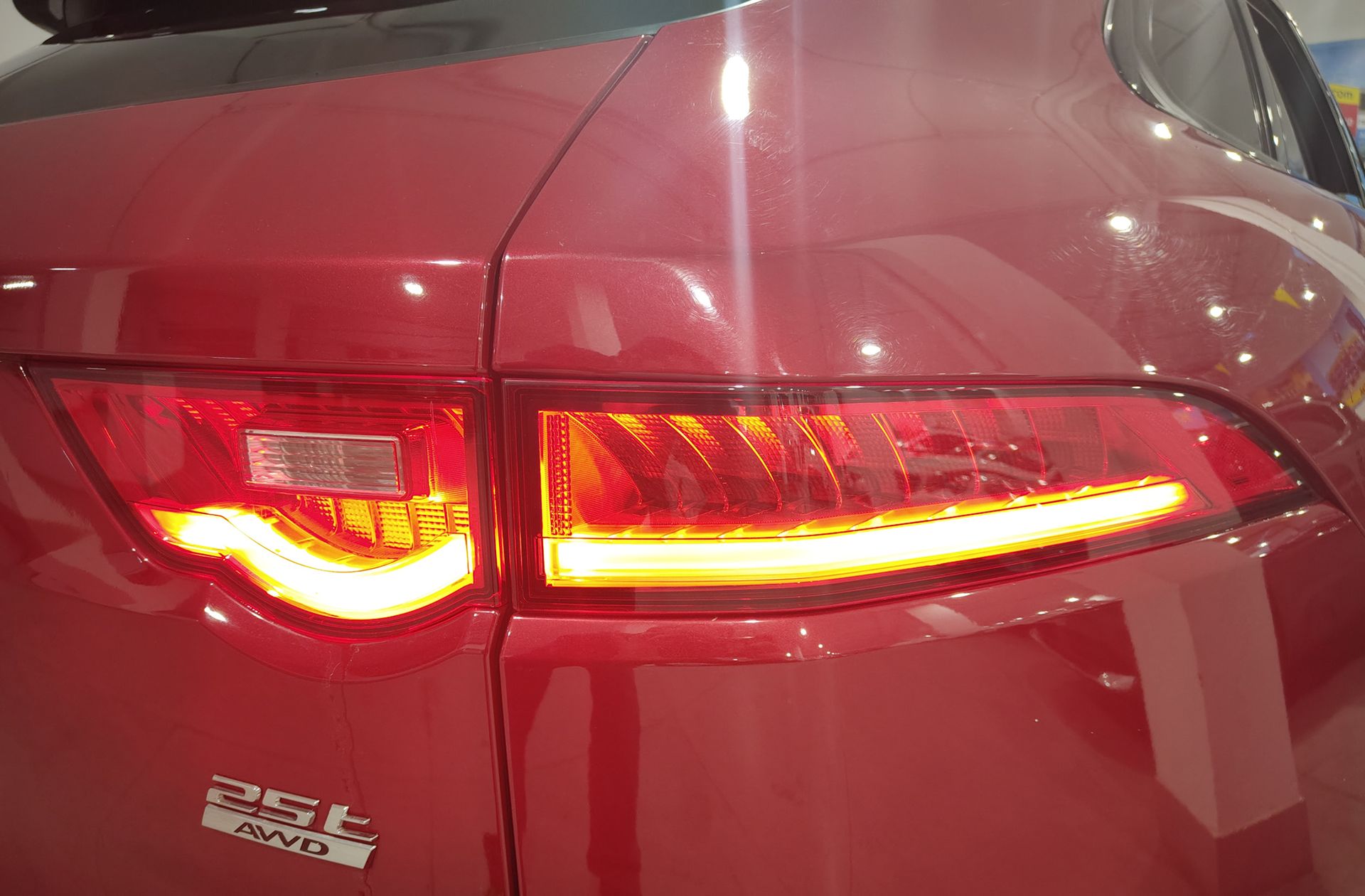 Jaguar F-Pace 2.0T i4 R-Sport AWD - foto 16