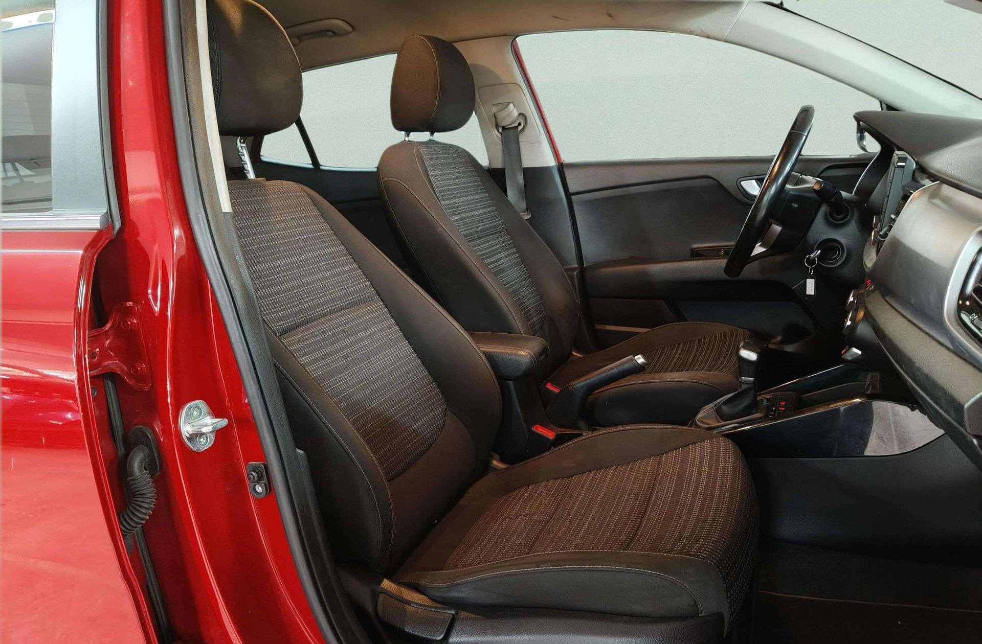 Kia Stonic 1.0 T-GDi Drive DCT - foto 17