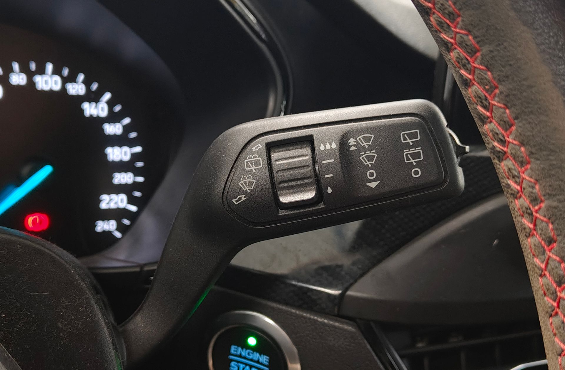 Ford Focus 1.0 EcoBoost ST-Line - foto 28