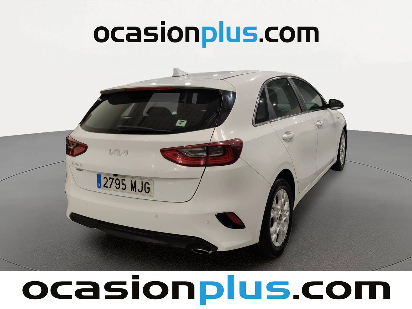 Foto trasera KIA Ceed Kia Ceed 1.6 MHEV iMT Drive (136 CV) derecha