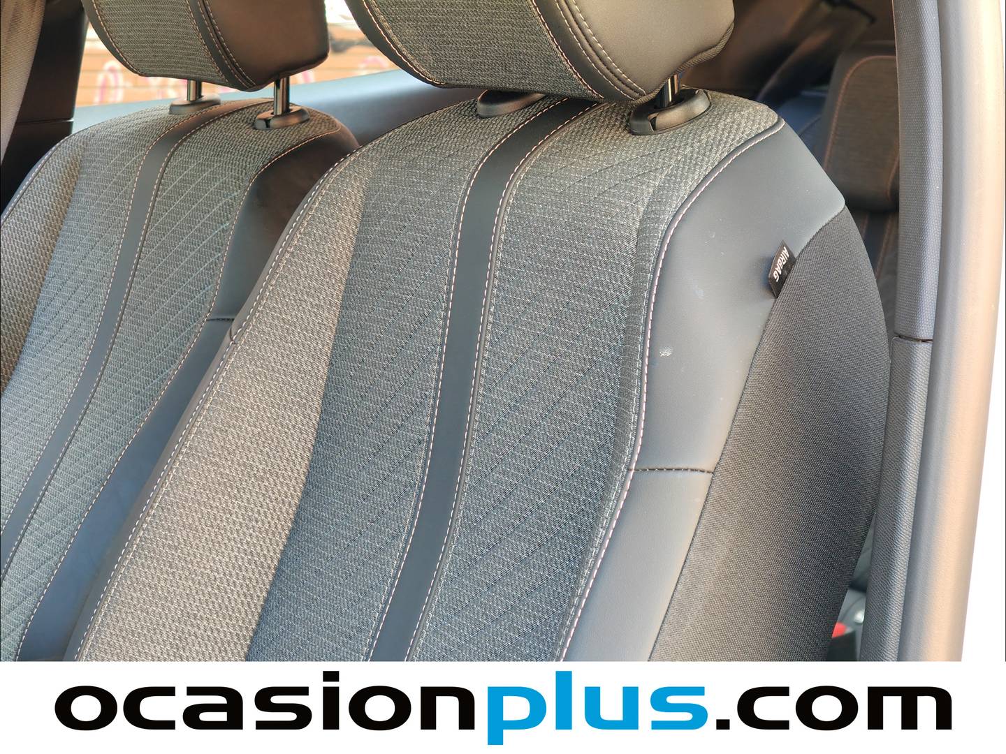 Foto Peugeot 2008 Peugeot 2008 Allure Hybrid eDCS6 (136 CV)