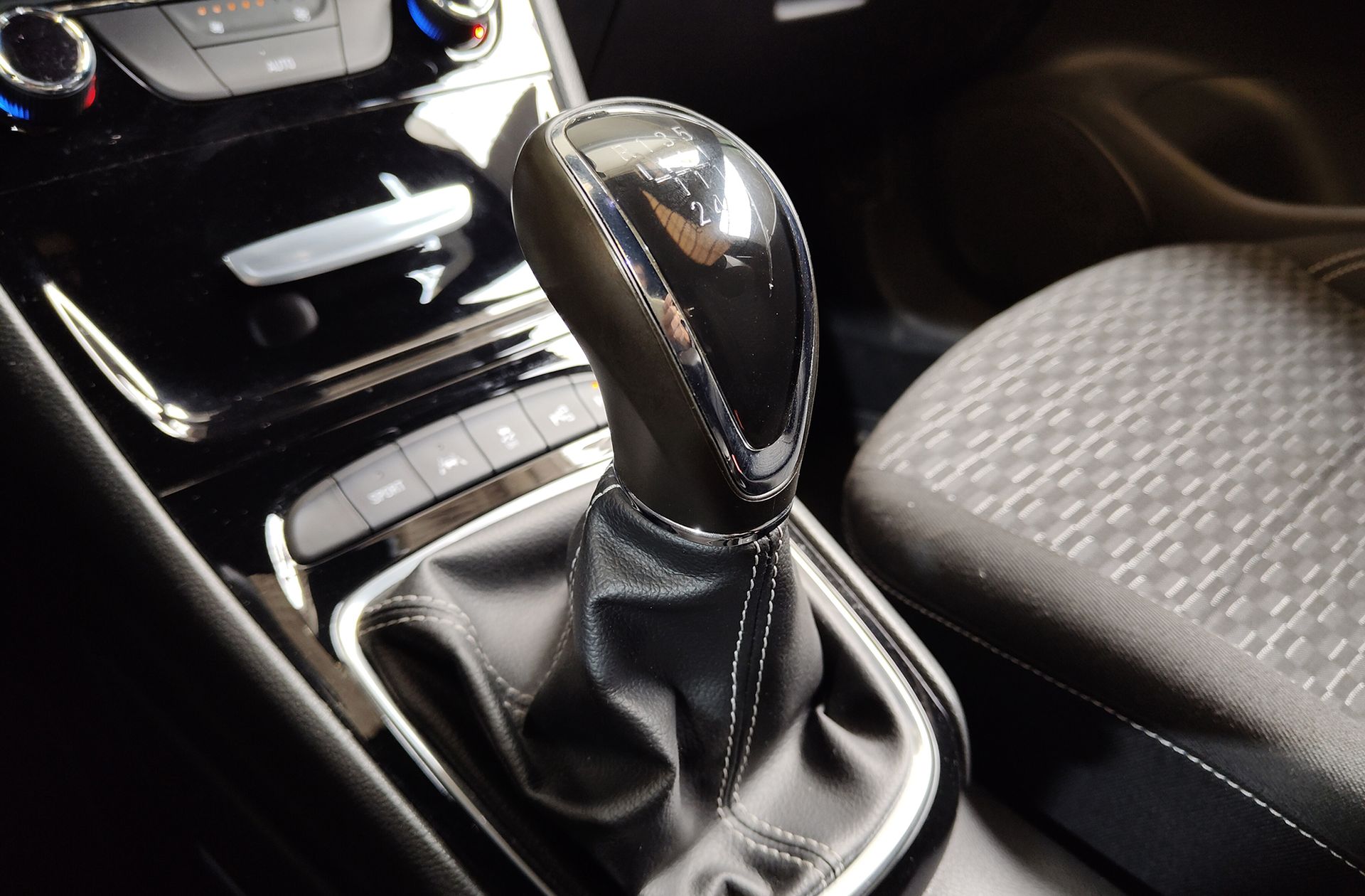 Opel Astra 1.6 CDTi Dynamic - foto 5