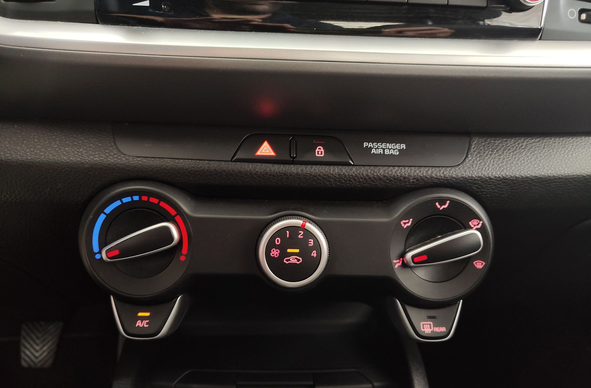Kia Stonic 1.0 T-GDi MHEV Concept - foto 27