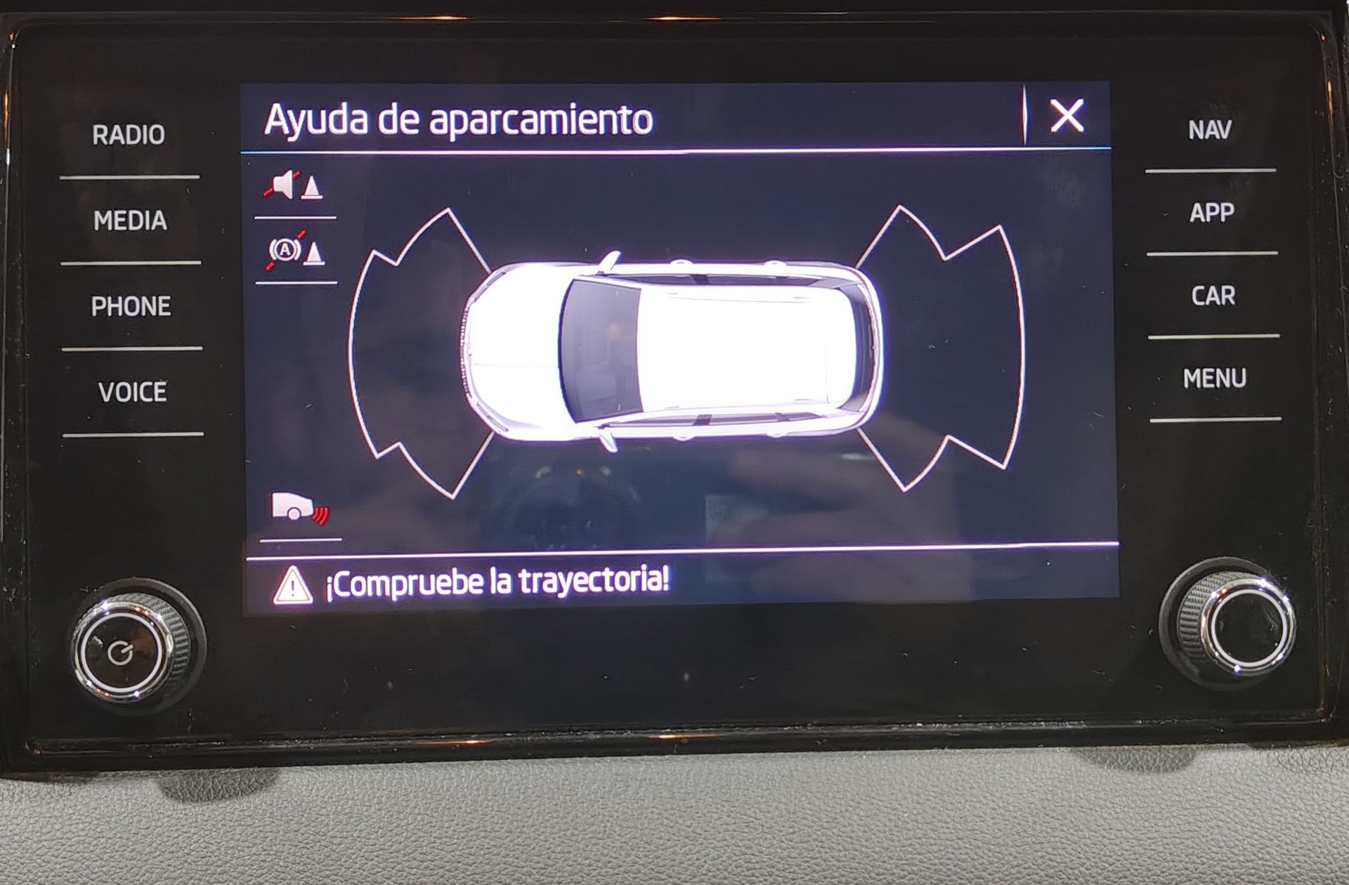 Škoda Karoq 2.0 TDI Selection - foto 9