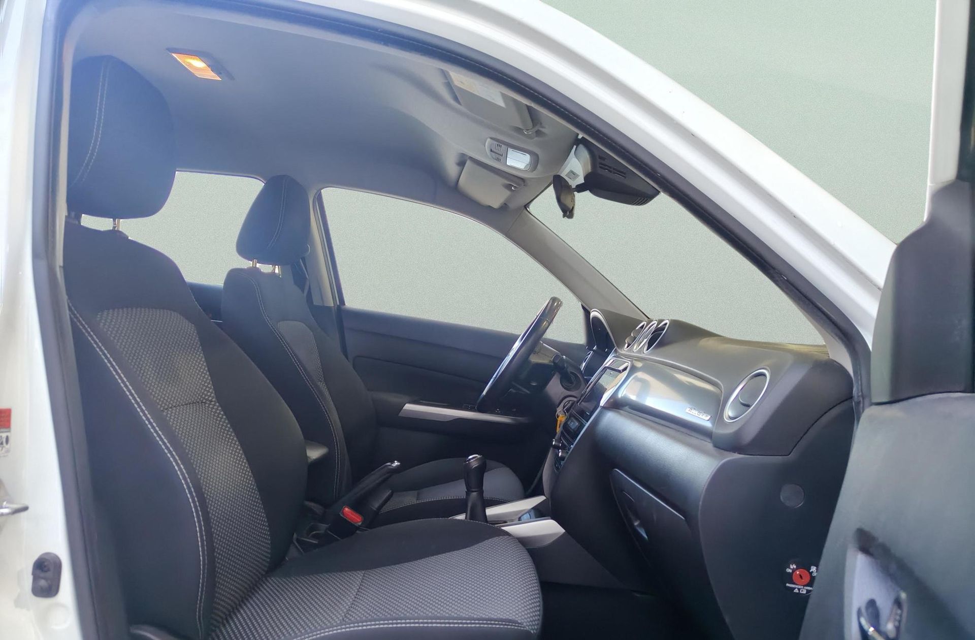 Suzuki Vitara 1.0 Turbo GLE 4WD - foto 17