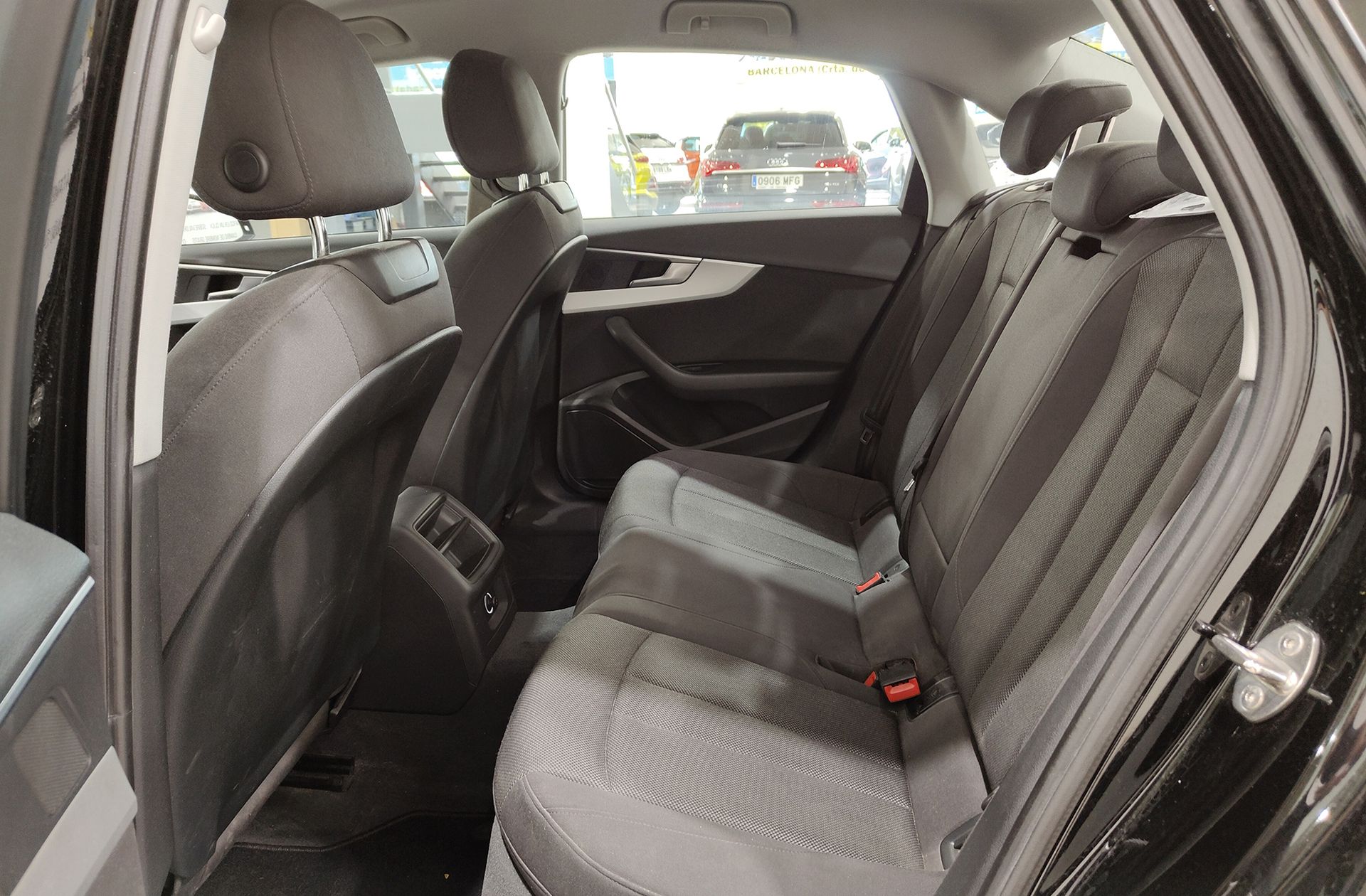 Audi A4 2.0 TDI - foto 10