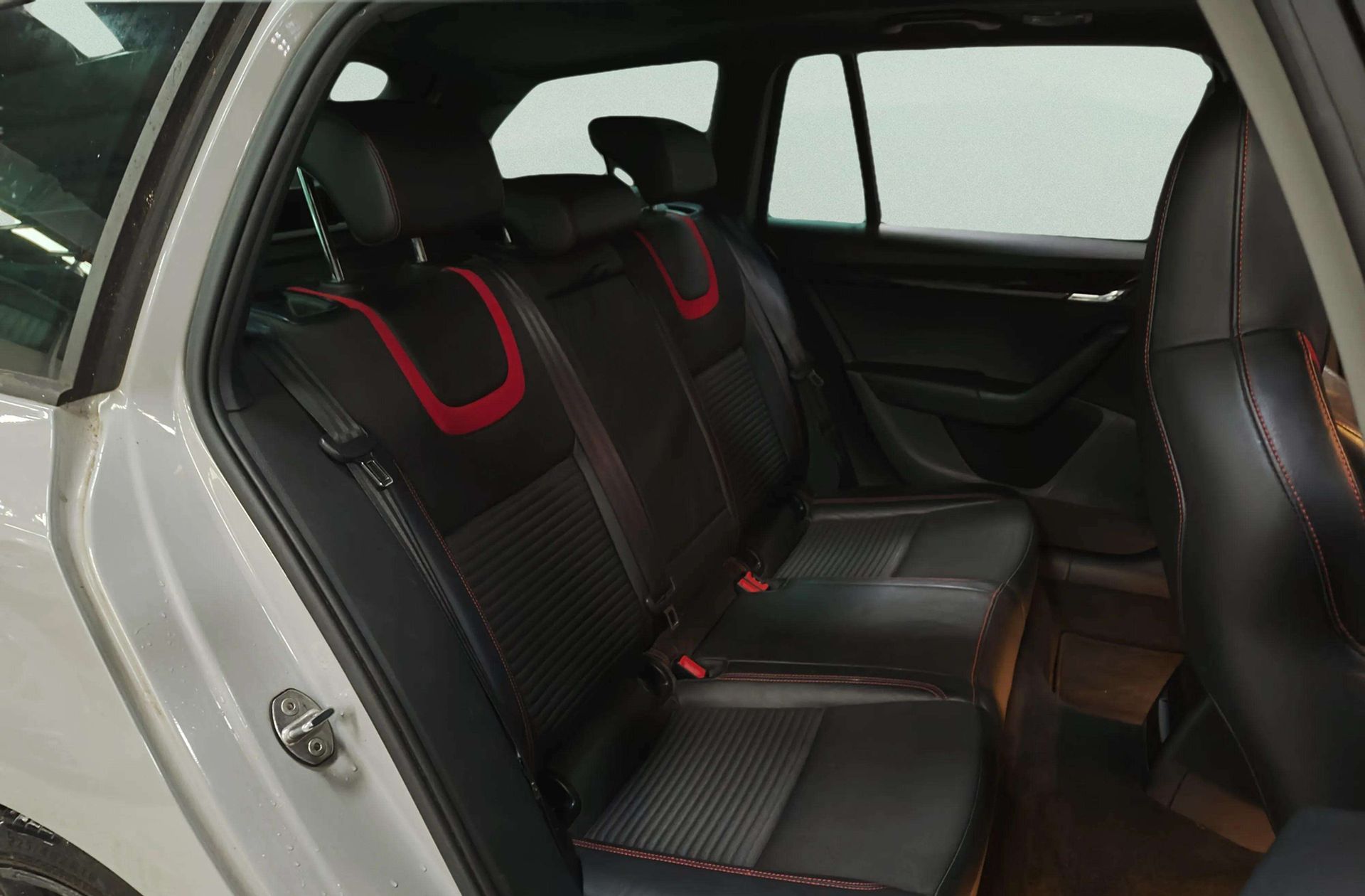 Škoda Octavia Combi Combi 2.0 TSI RS DSG - foto 20