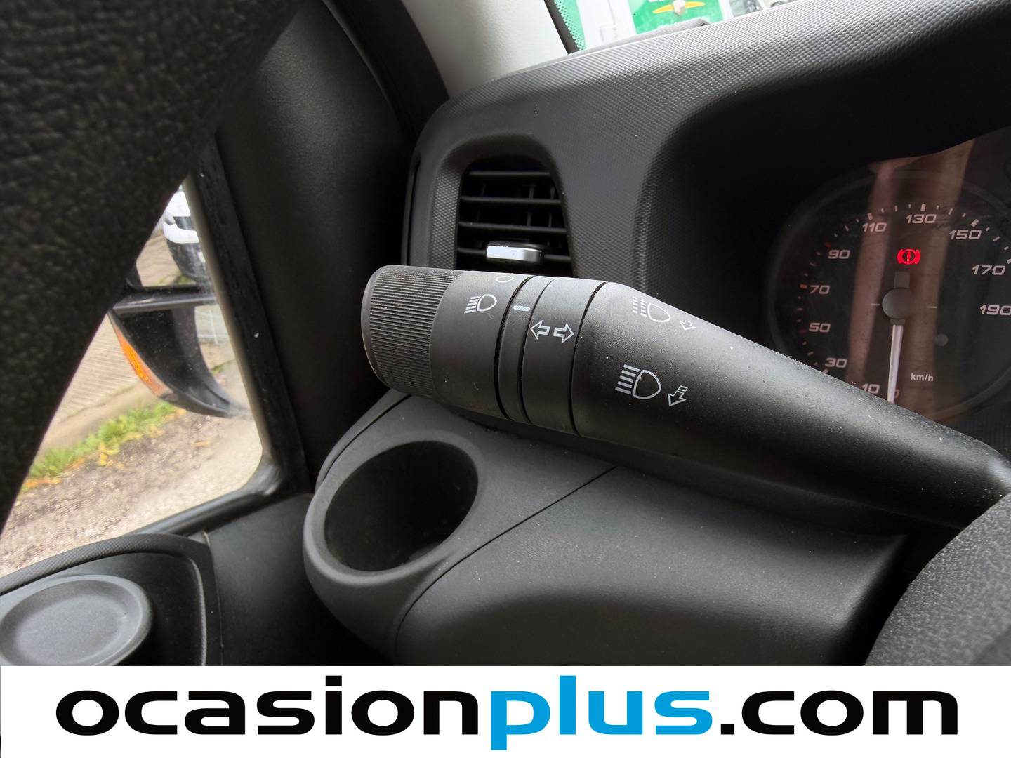 Equipamiento del Iveco Daily Iveco Daily Furgon 35S 16 V 3520L/H2 (156 CV)