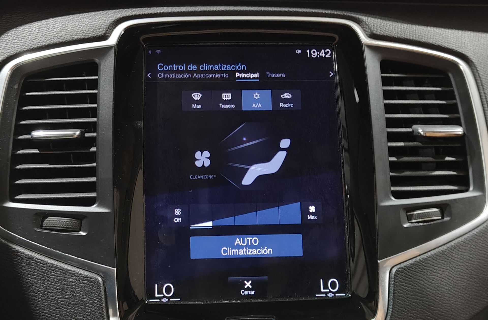 Volvo XC90 D5 Momentum AWD - foto 33