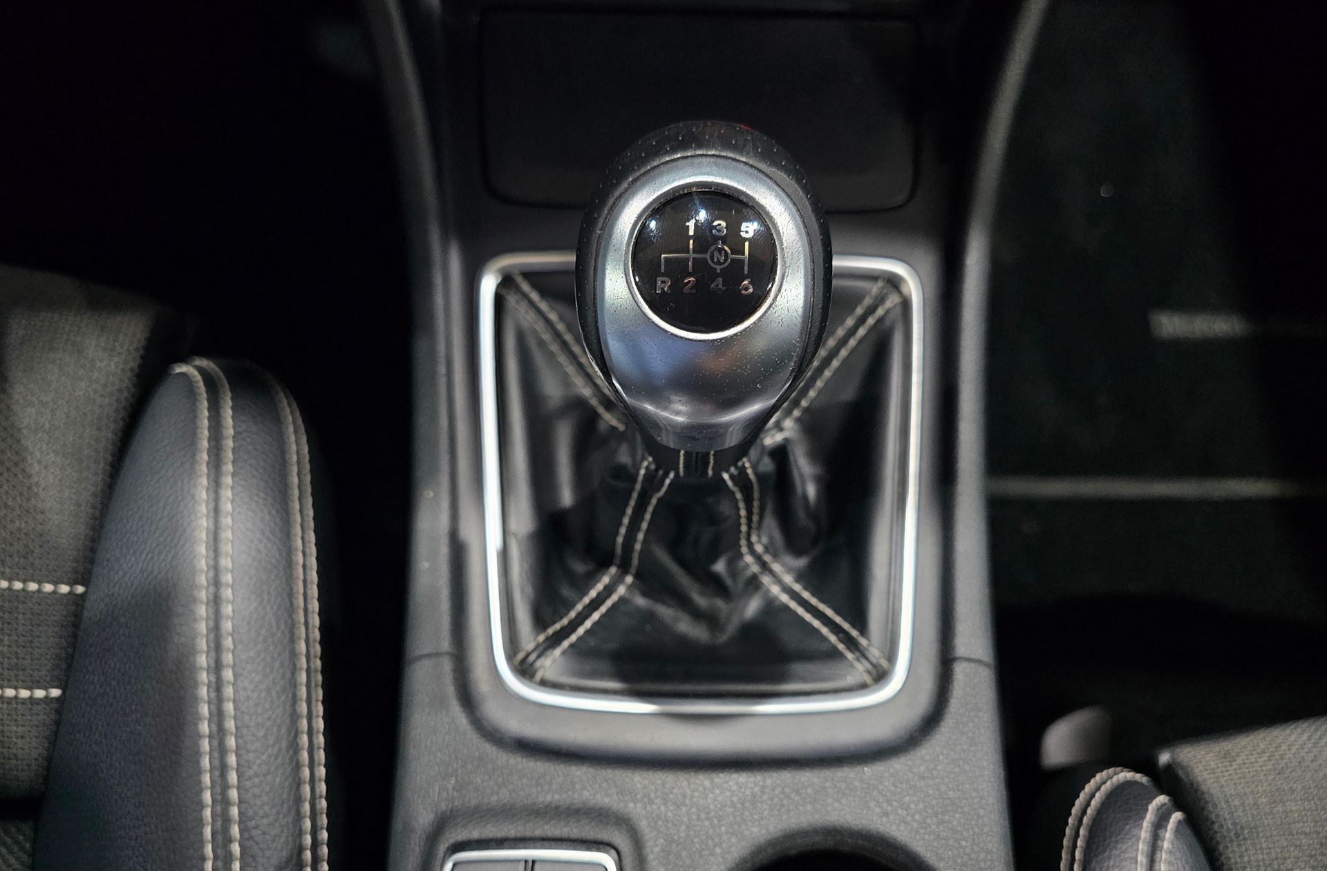 Mercedes-Benz GLA 200 d Urban - foto 5