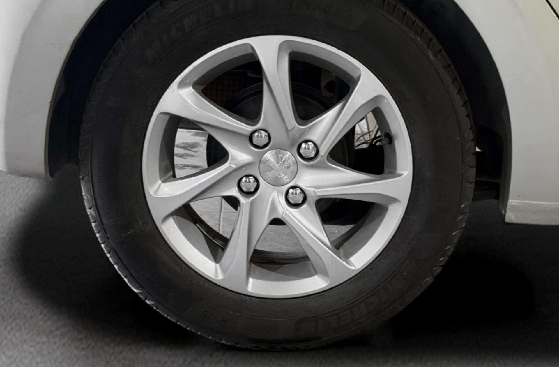 Peugeot 208 PureTech 82 Active - foto 29