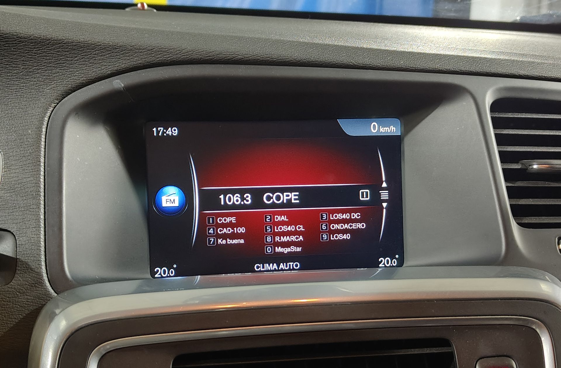 Volvo V60 Cross Country D3 Kinetic - foto 33