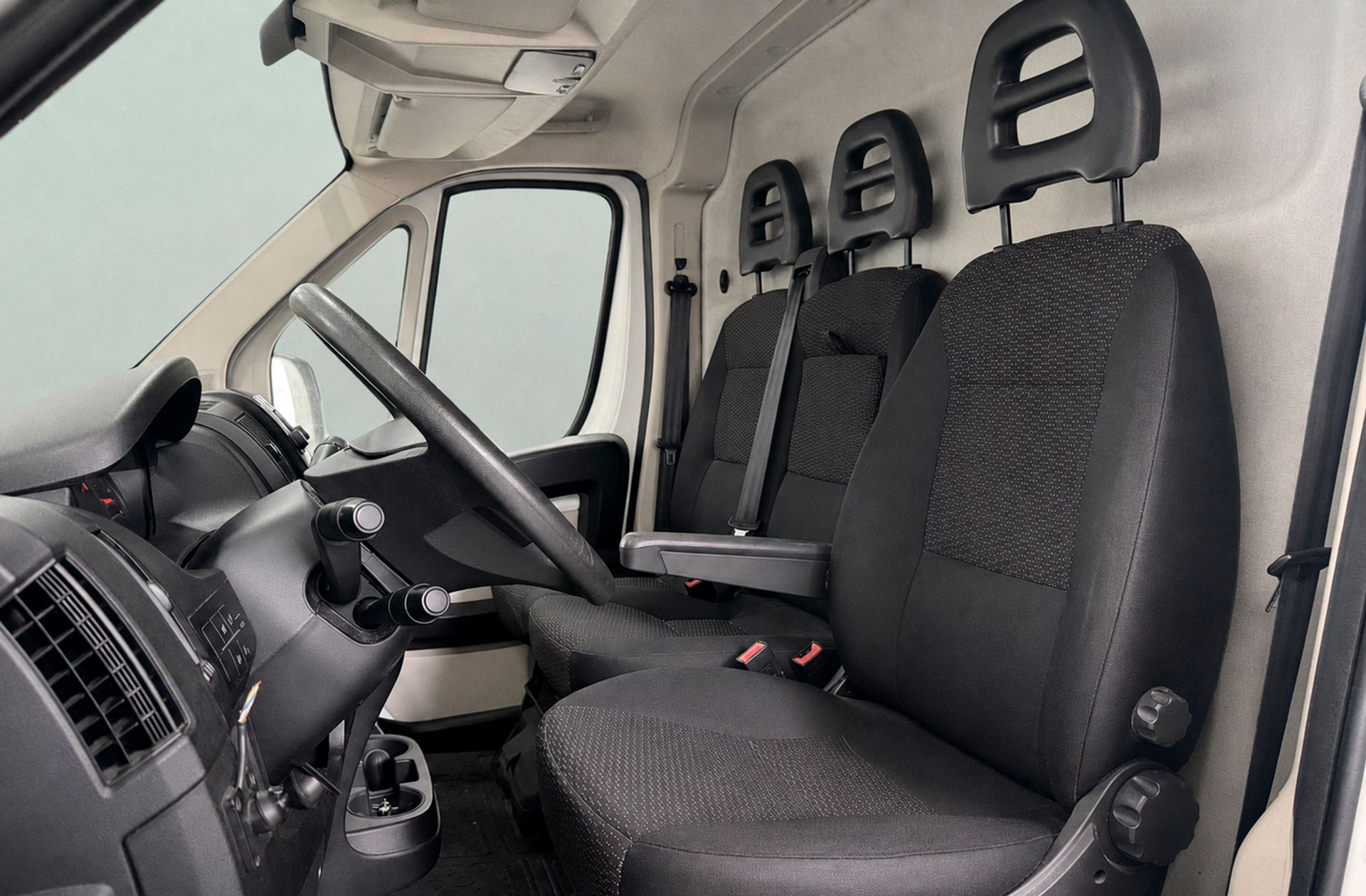 Peugeot Boxer Furgon BlueHDi 130 Pack 335 L3H2 isotermo - foto 9