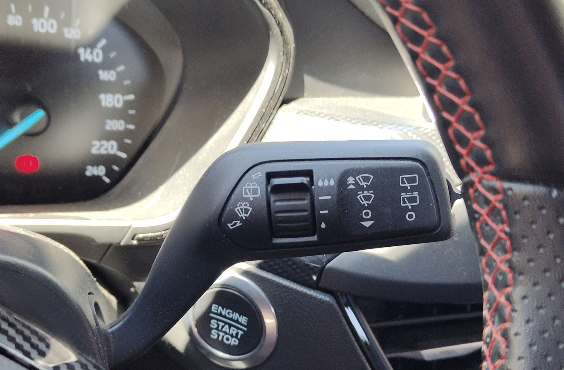 Ford Focus 1.0 EcoBoost MHEV ST-Line - foto 28
