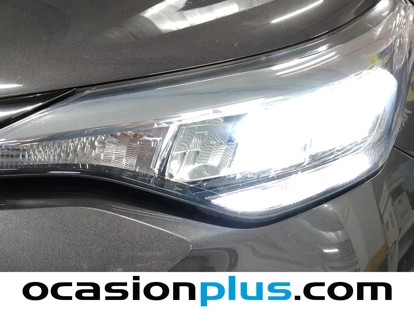 Foto Toyota C-HR Toyota C-HR 1.8 125H Advance (122 CV)