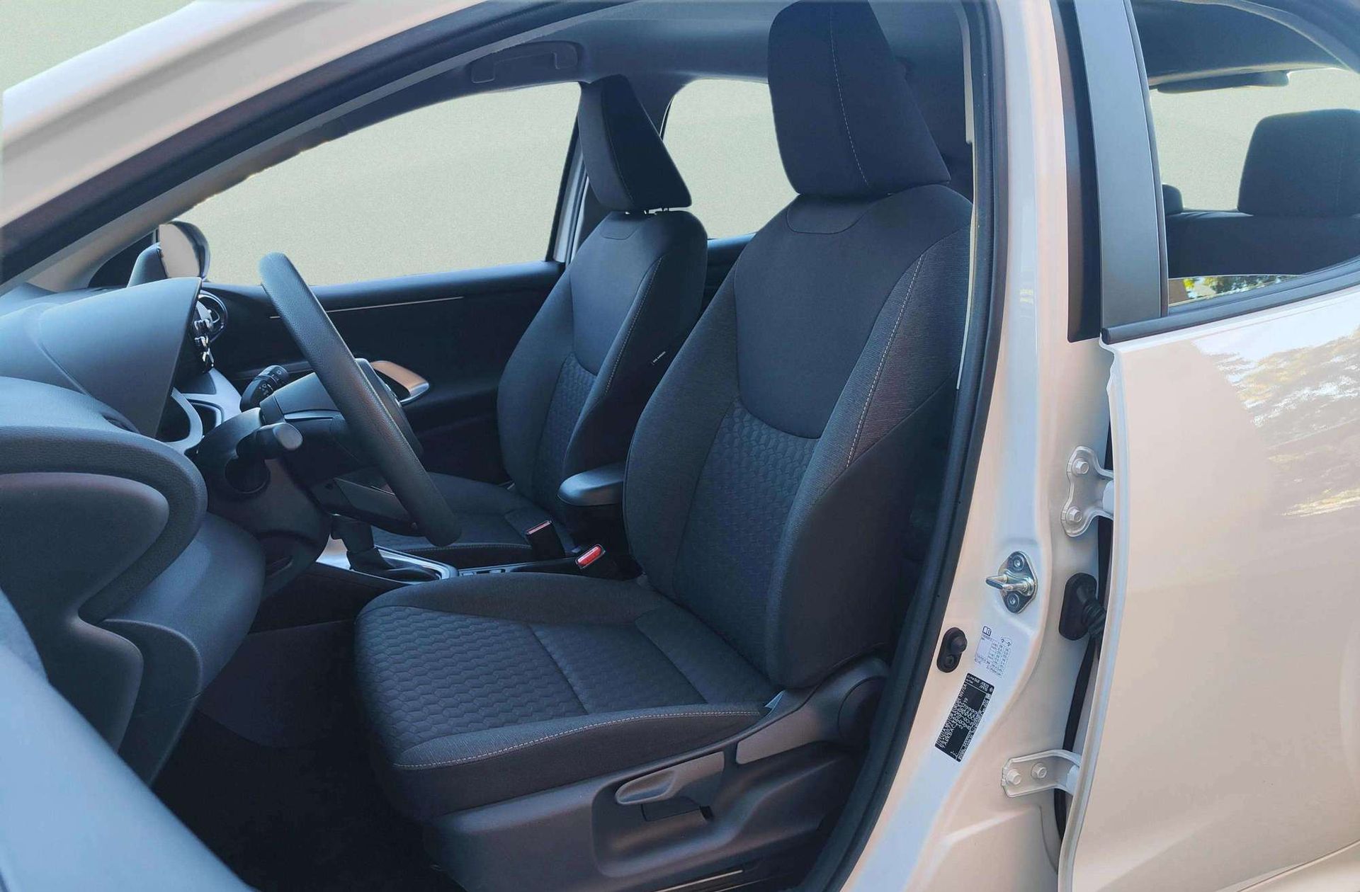 Toyota Yaris 120H Business Plus - foto 9