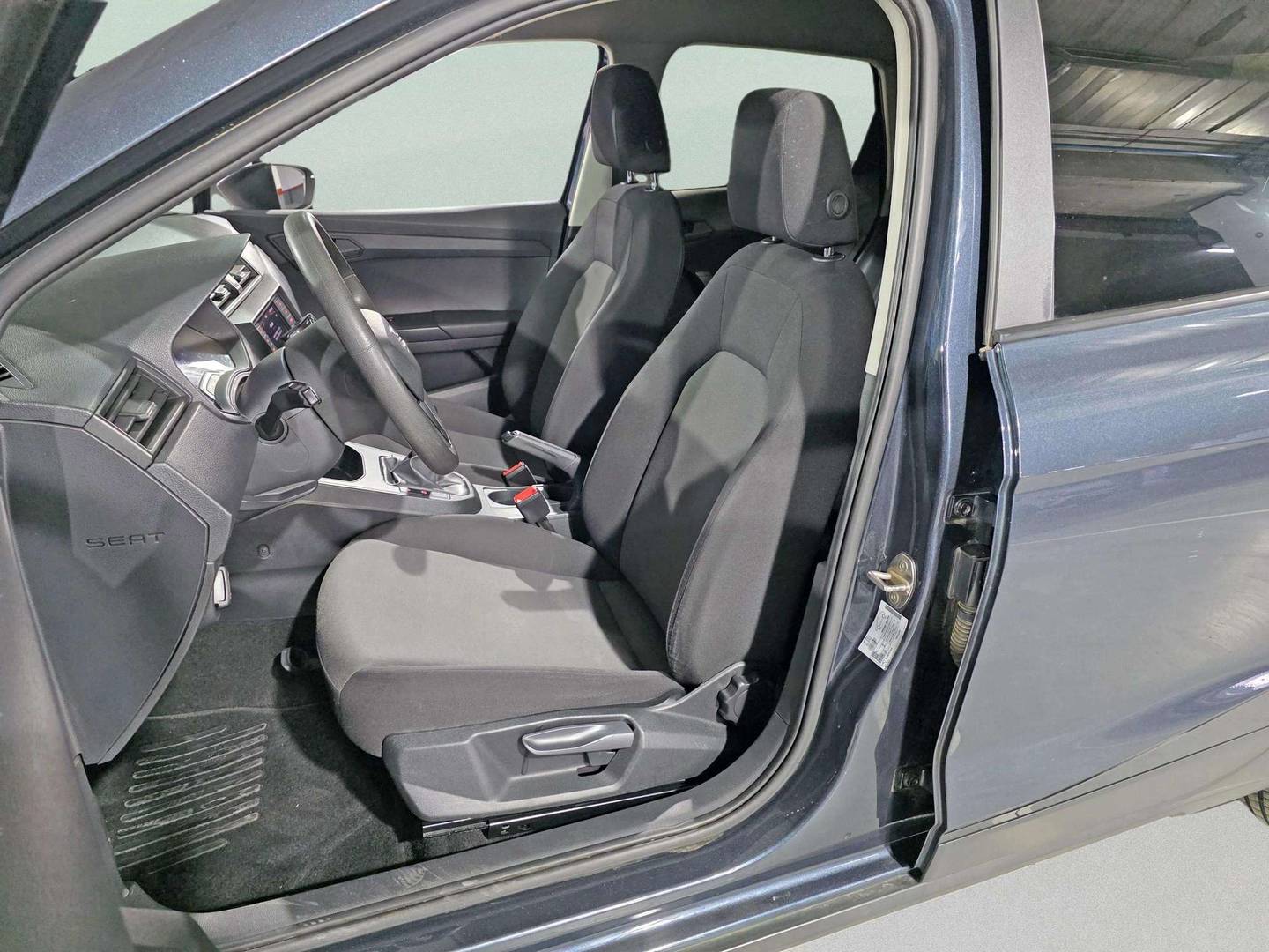 Foto asientos delanteros Seat Arona SEAT Arona 1.0 TSI Reference Edition S&S (95 CV)