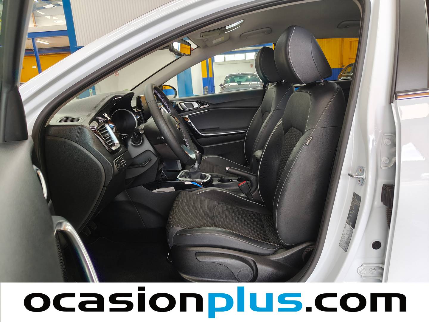 Foto asientos delanteros KIA Ceed KIA Ceed 1.4 T-GDi Tech (140 CV)