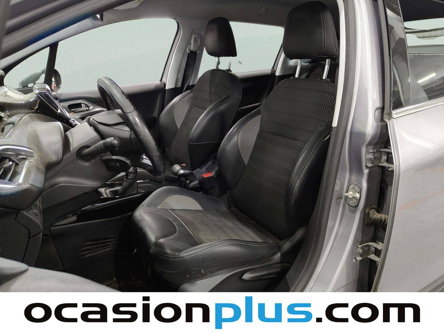 Foto Peugeot 2008 Peugeot 2008 BlueHDi 100 S&S Allure (100 CV)