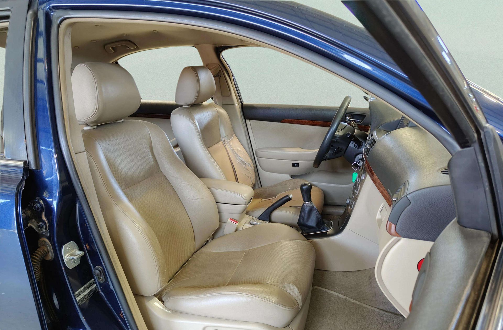 Toyota Avensis 2.0 VVT-I Executive - foto 16