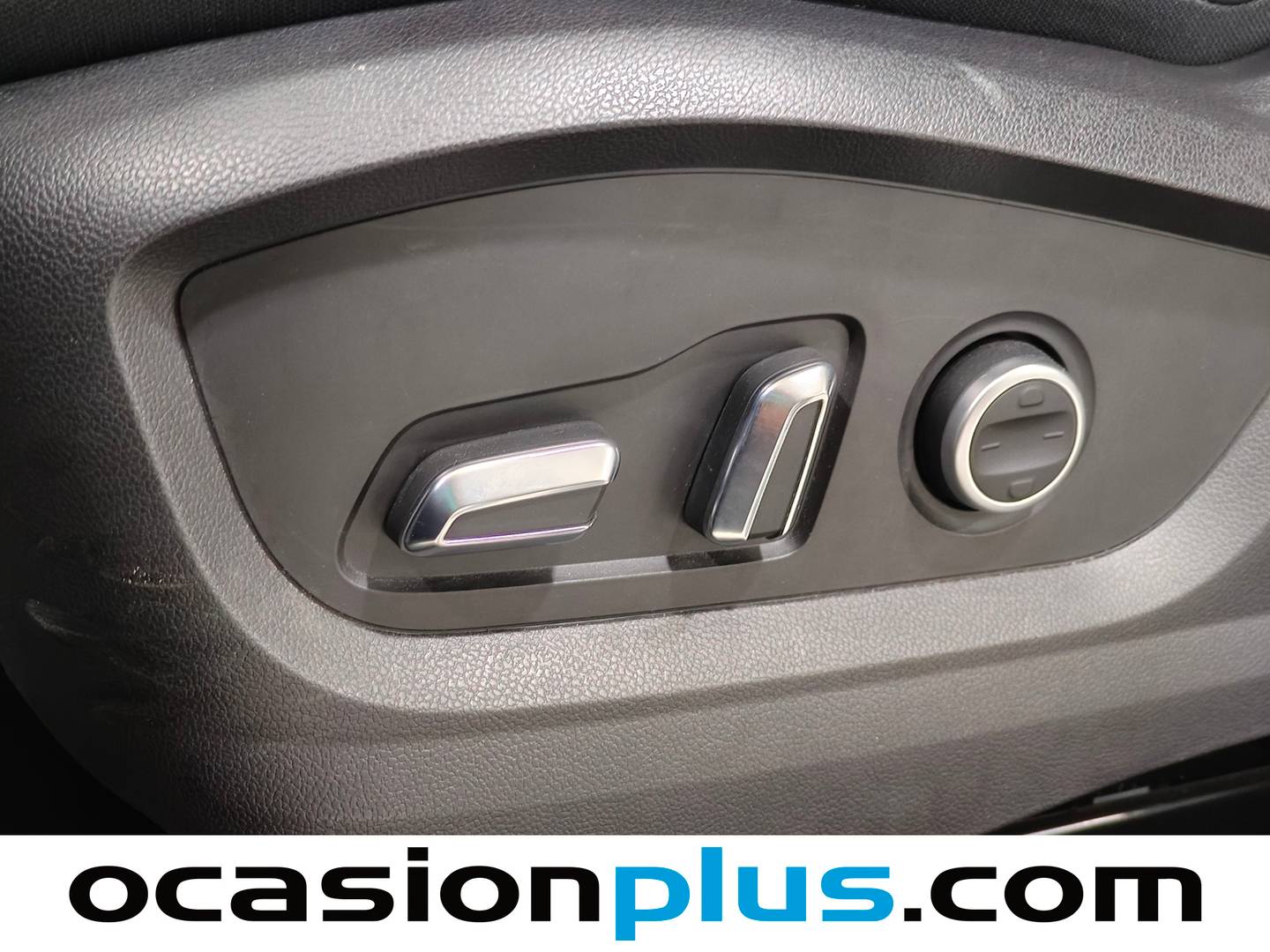 Accesorios del EBRO S800 EBRO S800 1.6 TGDI Premium DCT (147 CV) 7 Plazas