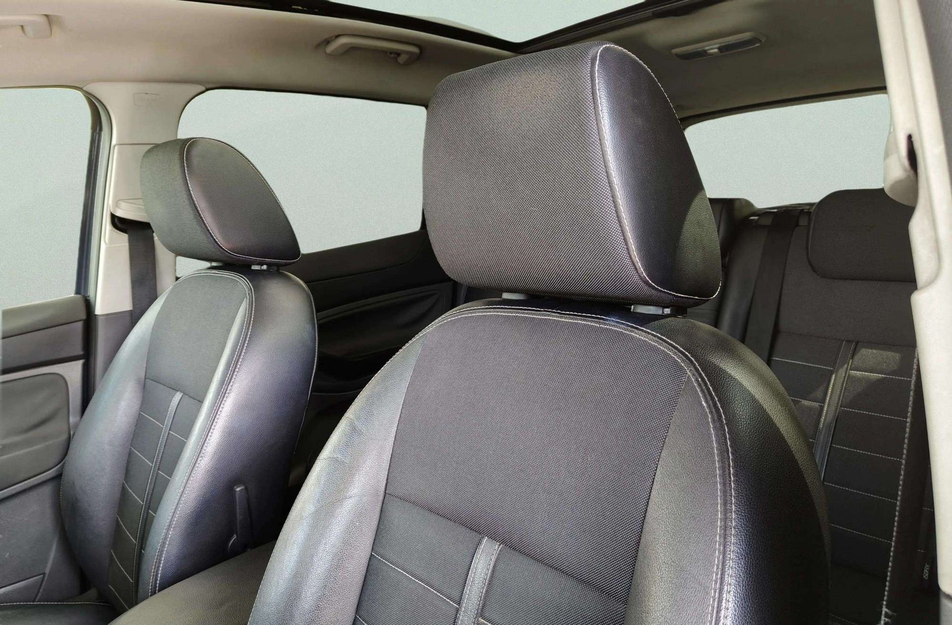 Ford Kuga 2.0 TDCi Titanium 4x4 Powershift - foto 13